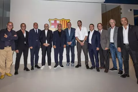 موندو ديبورتيفو: برشلونة قد يشارك في مباراة افتتاح استاد الأهلي